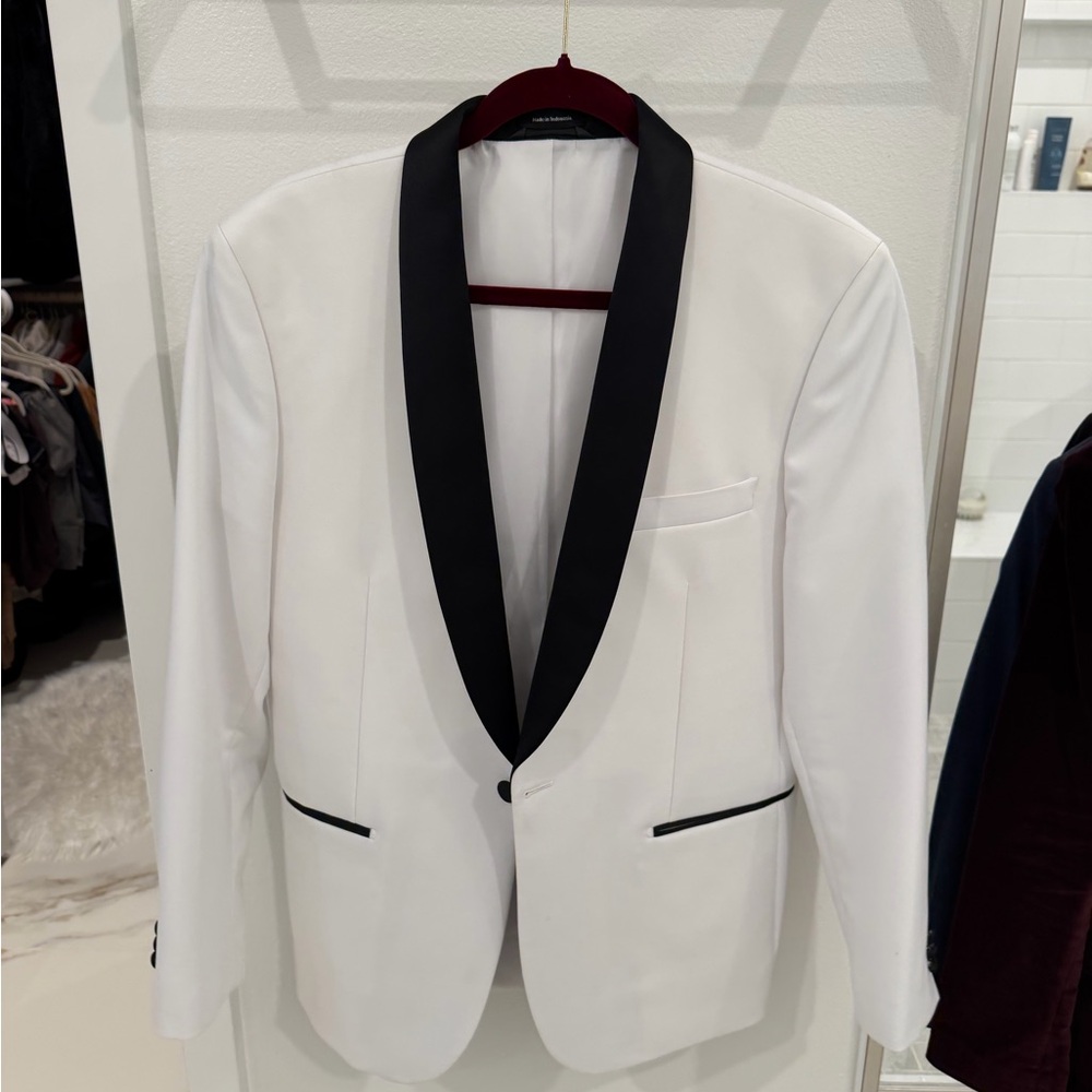 Egara White Tuxedo Jacket with Black Shawl Lapel